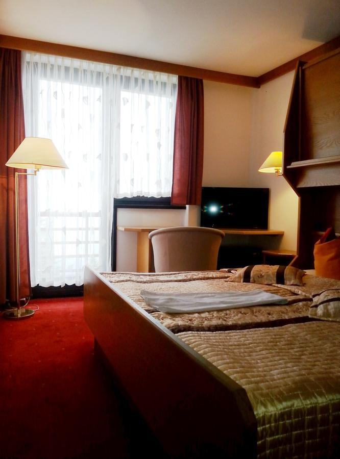 Hotel Alpinum Treffen Extérieur photo