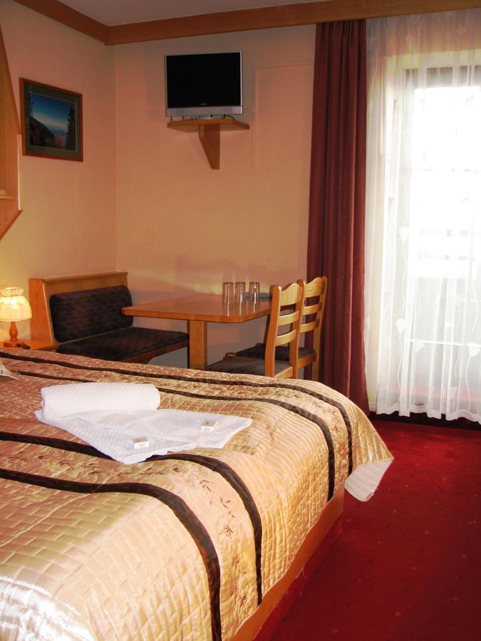 Hotel Alpinum Treffen Extérieur photo